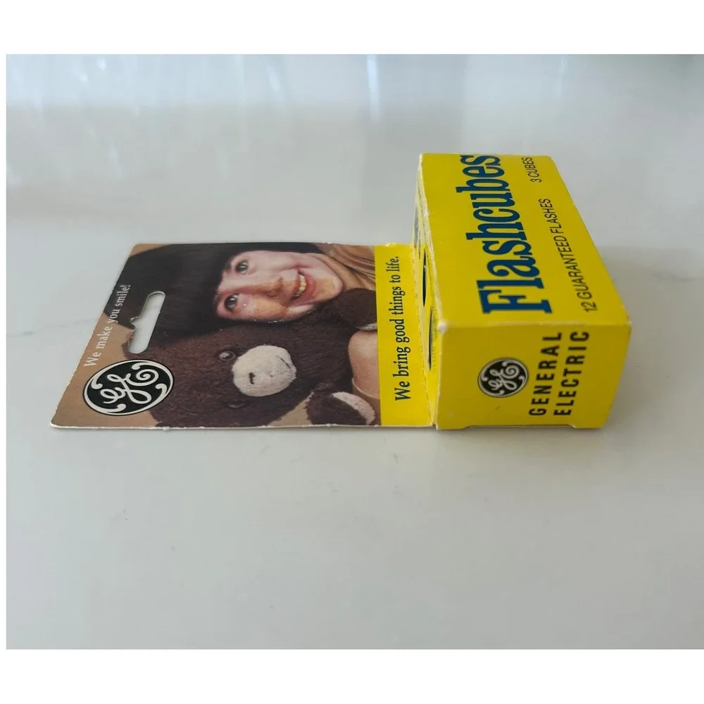 GE Flashcubes Standard 3 Pack 12 Flashes Yellow Vintage New Old Stock Box